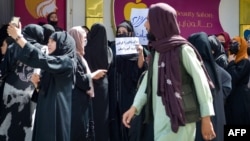 ارشیف: په کابل کې د یو شمېر معترضو مېرمنو د لاریون یو انځور