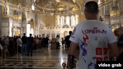 Соборот започна со молебен