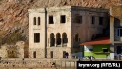 Колишній мисливський будиночок князя Фелікса Юсупова-молодшого на Таврійській набережній у Балаклаві, архівне фото