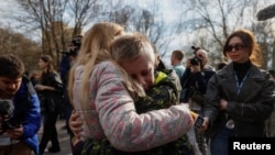 یکی از کودکان اوکراینی که از روسیه به کشورش منتقل شده است.