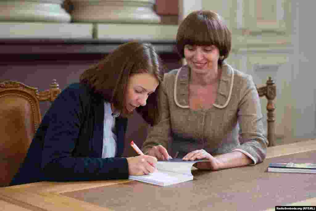 Презентація книжки &laquo;Говорить Радіо Свобода: 60 років в ефірі&raquo;, разом з її авторкою Оленою Ремовською, вересень 2014 року