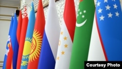 ԱՊՀ երկրների դրոշները: 