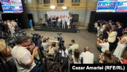 Anunțarea primelor rezultate la alegerile locale și europarlamentare în curtea interioară a PSD pe 10 iunie 2024