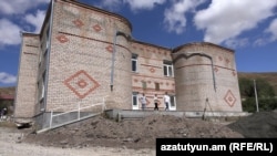 Լեռնուտի համայնքապետարանի շենքը, որտեղ այժմ գործում է նաև դպրոցը