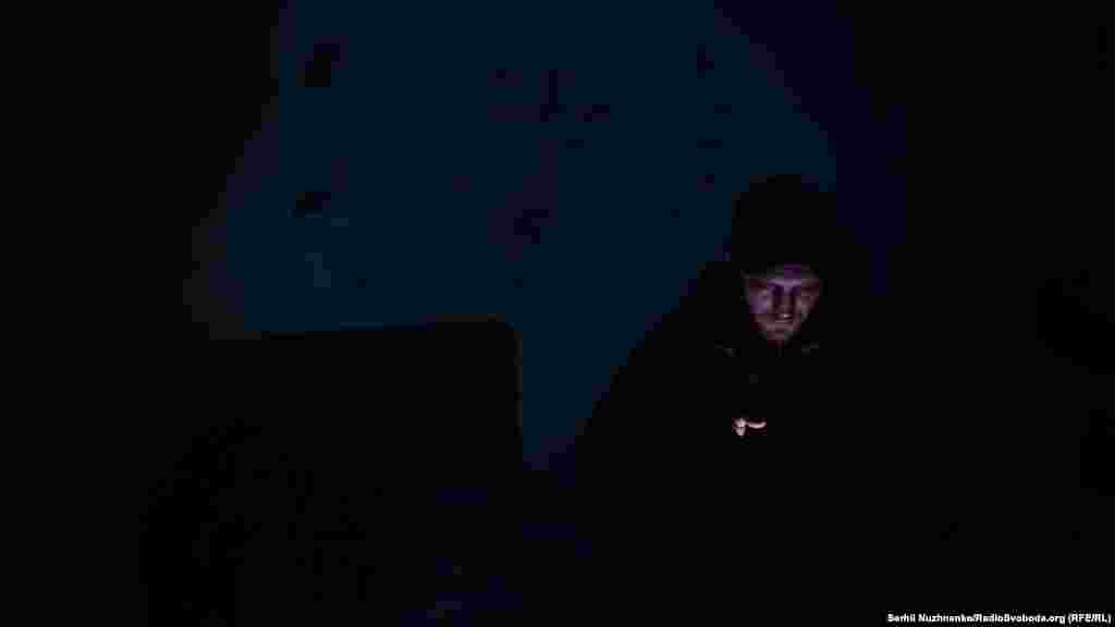 На вечір бійці змінюються і частина з них відправляється на відпочинок.&nbsp;