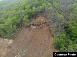 რიკოთის უღელტეხილი, მეწყრული უბანი