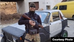 Soldatul ceh Filip Siman a luat parte la operațiunile de „curățare” a orașelor Irpin și Bucea, după retragerea forțelor ruse în aprilie 2022.