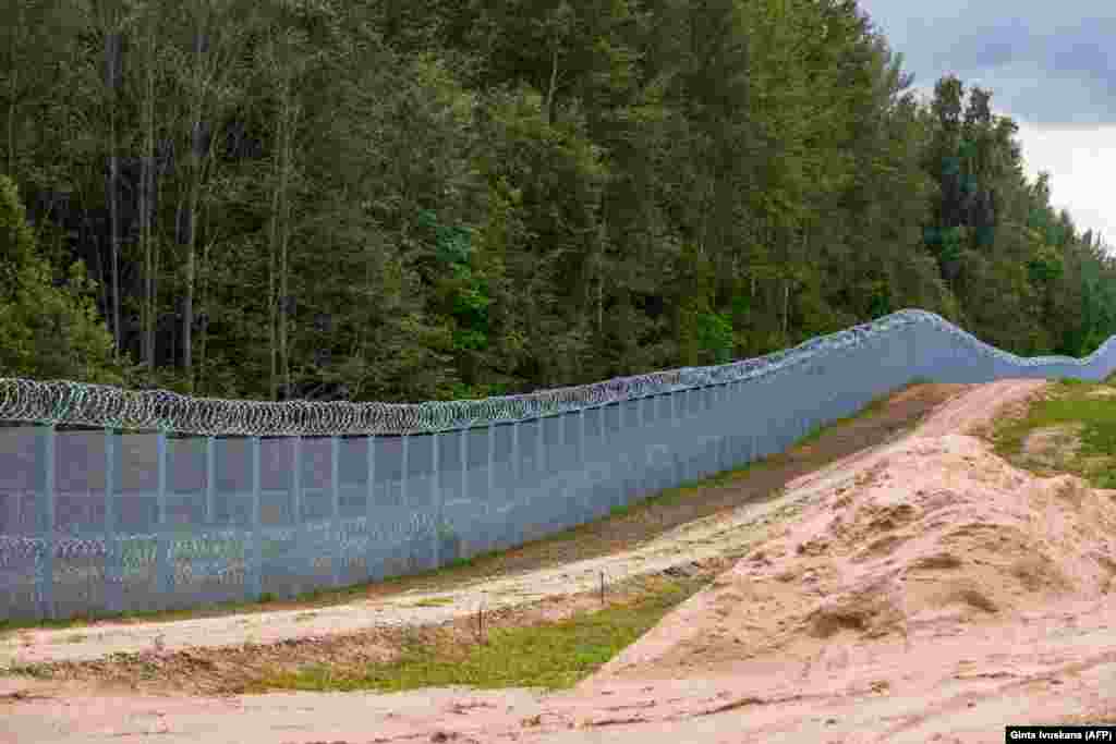 Латвія разом із Польщею посилює заходи безпеки на своєму кордоні після прибуття військ угруповання &laquo;Вагнер&raquo; до Білорусі в липні