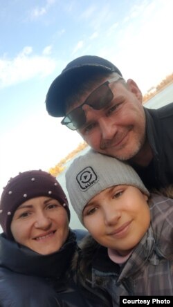 Настя Гріценко з батьками