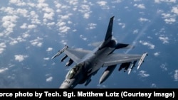 Останніми тижнями Росія почала завдавати ударів по українських аеродромах, «побоюючись прибуття винищувачів F-16»