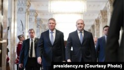 Președintele Klaus Iohannis și președintele bulgar Rumen Radev au anunțat că România și Bulgaria au devenit parteneri strategici. Cele două state au intrat deodată în UE, în 2007. Pe de altă parte, ambele nu au fost admise în spațiul Schengen la consiliul JAI de anul trecut.