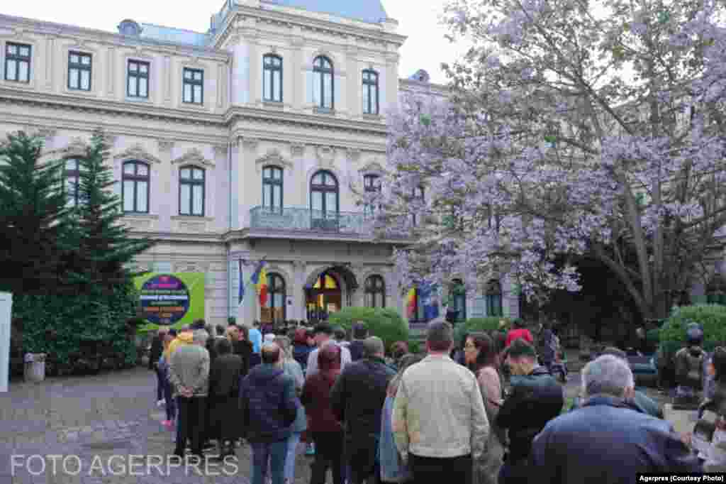 mai 2023 -&nbsp; Muzeul Național de Artă era un alt muzeu foarte căutat de vizitatori în Noaptea Muzeelor. Muzeografii au decis ca în acest an să nu mai stea peste program.&nbsp;