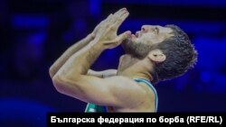 Рамазан Рамазанов след победата на световното първенство по борба в Белград, 17 септември 2023 г.