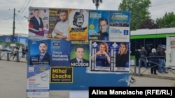 Afișe electorale cu candidați la alegerile locale din București, dar și cu pretendenți pentru poziția de europarlamentar. 