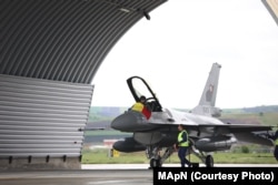 România va avea până la finalul lui 2025 trei escadrile complete de avioane de luptă F-16.