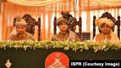 د پاکستان پوځ مشر جنرال عاصم منير د اګست پراوومه په پېښور کې له قبايلي مشرانو سره په غوڼده کې ناست دی.