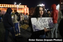 Mai mulți protestatari au ieșit în stradă în Piața Victoriei, după decizia Senatului de miercuri, pe care o văd ca pe o nouă Ordonanță 13, București, 29 martie 2023.