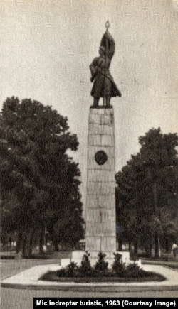 Monumentul din bronz al Soldatului sovietic eliberator de la Iași a fost topit în 1998.