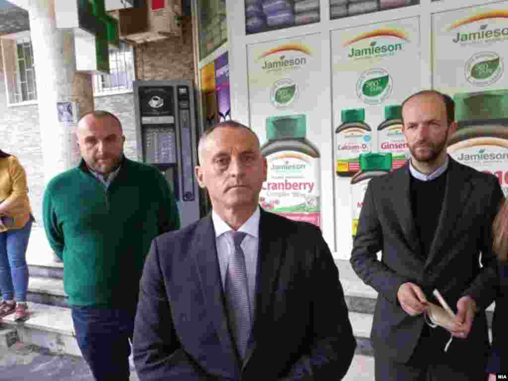 МАКЕДОНИЈА -&nbsp;Улогата на матичните лекари да се засили, да се намалат административните процедури за хронична терапија, но и дел од пациентите да добијат можност за преглед кај матичниот лекар ако претходно електронски си закажат термин. Министерот за здравство, Фатмир Меџити најави реформи во примарното здравство за кои вели дека веќе се почнати.