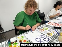 Українка пише кандзі