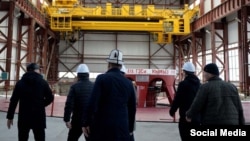 Делегация кабмина во главе с Акылбеком Жапаровым на Камбаратинской ГЭС-2, 2022 г.