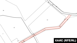 Път между имоти, който общината решава да продаде.