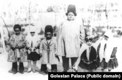 „Джуджетата“ в двора на Насер ал-Дин Шах