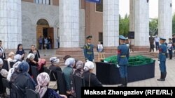 Эл жазуучусу Самсак Станалиев менен коштошуу зыйнаты.