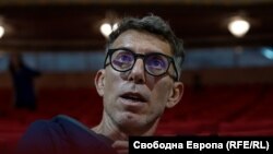 Галин Стоев на репетиция в Народния театър преди премиерата на "Хага"