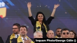 Georgiana Teodorescu este una dintre cele care promovează, în clipurile de campanie mesaje antiminorități.