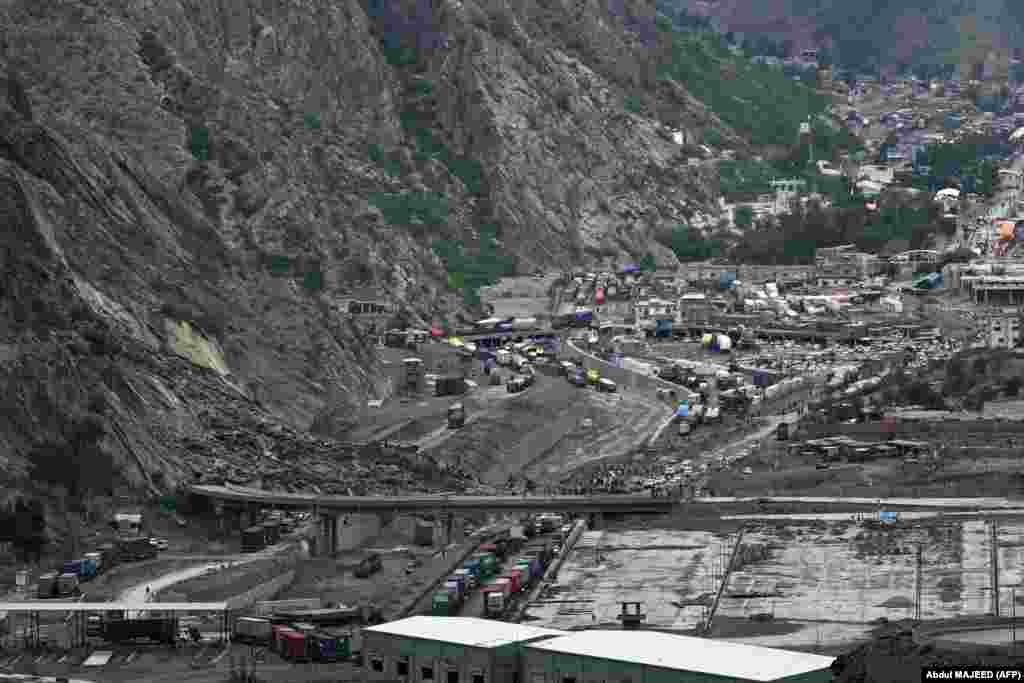 لغزش کوه در نزدیک سرحد تورخم در خاک پاکستان