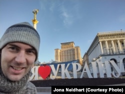 «Як тільки український закон дозволить подвійне громадянство, я хочу подати заяву на отримання громадянства України. Я хочу мати це громадянство, тому що справді люблю Україну», – Джона Нейдхарт