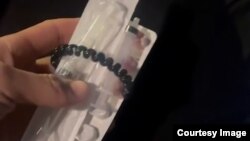 Футболкага оролгон кооптуу товар