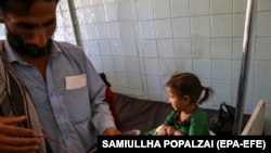 داکتران می‌گویند که کودکان بهتر است که پیش از شش ماهگی، واکسن سرخکان دریافت کنند.