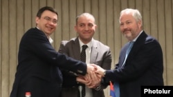 Armenia - Economy Minister Vahan Kerobian (center) shakes hands with representatives of Lydian Canada Ventures and EDB, February 22, 2023.