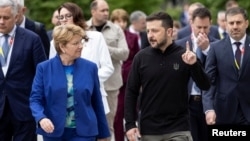 Президенти України Володимир Зеленський та Швейцарії Віола Амгерд після спільного брифінгу на Саміті миру в Швейцарії. Бюрґеншток, 15 червня 2024 року (фото ілюстраційне)