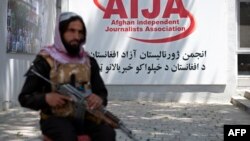 طالبانو په تېرو درېیو کلونو کې د خپلې واکمنۍ له ټینګولو سره هم‌مهاله پر ټولو کورنیو رسنیو په تدریجي ډول خپل واک ټینګ کړی دی