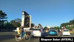 چهار راه مرکزی شهر هرات که از معارف به اقرا تغییر نام یافته است 