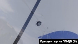 Дупка от оръжие по билборд на ПП-ДБ