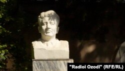 Бюст Мирзо Турсунзаде