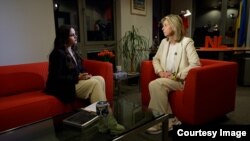 Кайса Оллонґрен – міністерка оборони Нідерландів та журналістка Радіо Свобода Роксолана Бичай під час інтерв’ю
