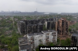 Зруйновані житлові будинки в Маріуполі, 18 травня 2022 року