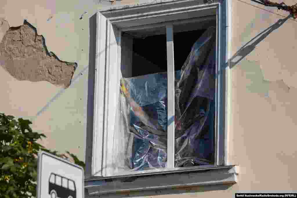 &laquo;Цей удар &ndash; велика трагедія для Чернігова. Це черговий воєнний злочин Росії проти України. Кров усіх невинних дітей та людей на руках Росії. Ми цього не пробачимо. Ніколи. Я вже підписав розпорядження про оголошення днів жалоби 19 &shy;&ndash; 21 серпня&raquo;, &ndash;&nbsp;зазначив виконувач обов&rsquo;язків міського голови Чернігова Олександр Ломако &nbsp;