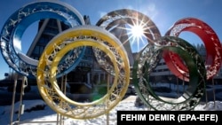 Їм не можна буде брати участь у параді на церемонії відкриття Олімпіади, медалістам включать спеціально написаний гімн без слів та піднімуть зелений, нейтральний прапор.