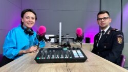 Ce li se reproșează pompierilor? „Haideți, domnule, că am sunat de jumătate de oră. Faceți, domnule, ceva, nu vedeți că se aruncă de acolo?”.