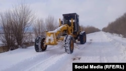 Каракол - Ак-Суу унаа жолу. Жол каттамынын 60-70% бир тараптуу ачылды. Катуу шамал жолчулардын ишин кыйындаткан.