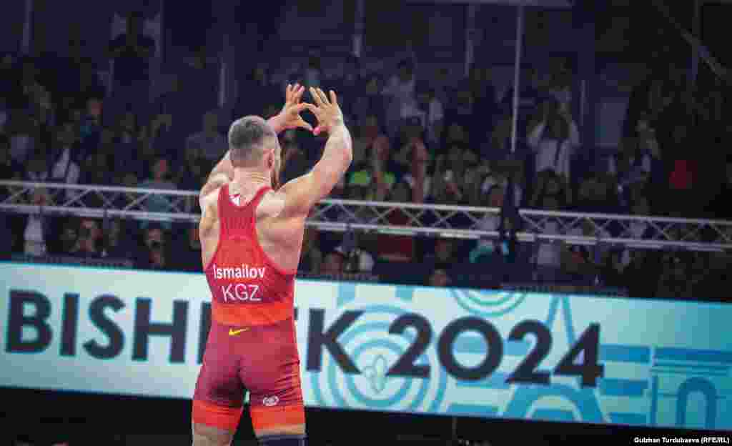 &quot;Олимпиадага жолдомо алган менин салмагымда бардык атаандаштарымды билем. Бардыгы тажрыйбалуу, күчтүү балбандар. Бирок олимпиададан медал алуу жеке спортчунун өзүнөн, даярдыгынан көз каранды. Андыктан алдыдагы олимпиада машыктыруучуларым менен даярданабыз&quot;, - деди Амантур Исмаилов мелдештен соң.&nbsp; Ал спорттук жолунда биринчи ирет олимп оюндарына жолдомо утуп алды.&nbsp;