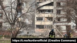 Рятувальники на місці удару в Запоріжжі, 22 березня 2023 року