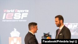 Vlad Marinescu (dreapta), Mihai Chirică