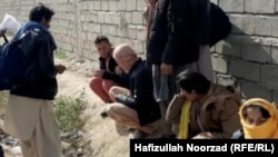 جوانان و نوجوانان افغان که برای یافتن کار به ایران میروند و از آنان در تقویت صفوف نظامی و جنگ نیز استفاده میشود